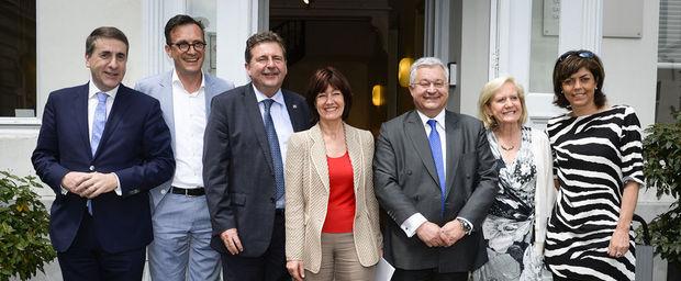 De grondleggers van deze Brusselse regering: Olivier Maingain (FDF), Pascal Smet (SP.A), Rudi Vervoort (PS), Laurette Onkelinx (PS), Guy Van Hengel (Open VLD), Brigitte Grouwels (CD&V) en Joëlle Milquet (CDH)