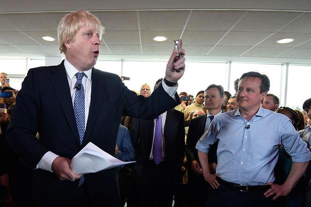 Londens burgemeester en parlementslid Boris Johnson (links) en premier David Cameron (rechts).