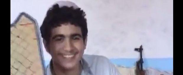 Omar Khadr, wellicht kort voor de schietpartij, in een Al-Qaeda-video