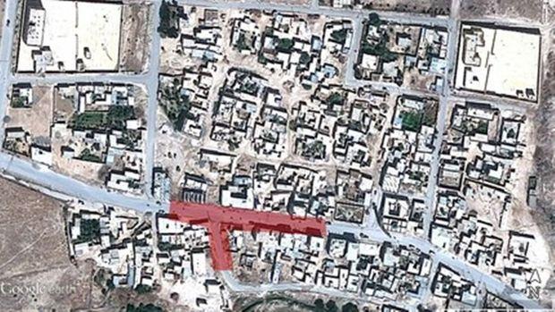 Satellietbeeld van al-Ghandoura, waar het rode gedeelte werd vernield - dat bevatte onder meer een markt 