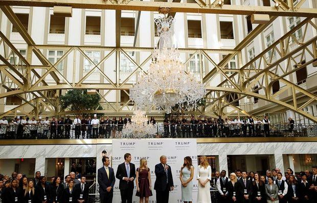 De Trump-clan bij de opening van het nieuwe hotel in Washington