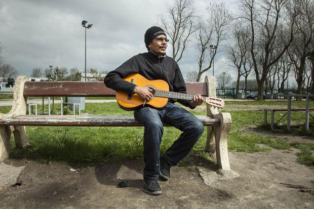 Wereldberoemde muzikant in 'Jungle' van Calais: 'Muziek is de taal van ons allemaal'