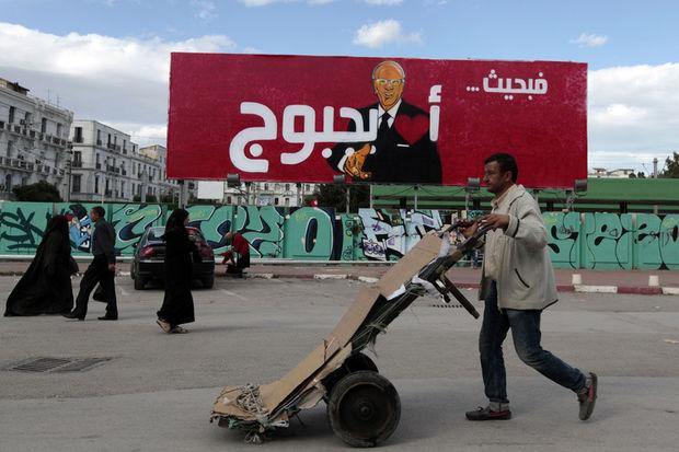 Een campagnebord voor Beji Caïd Essebsi.
