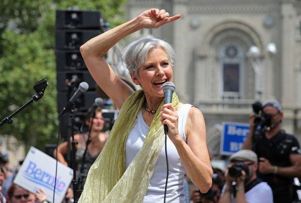Presidentskandidate voor de Groene Partij Jill Stein tijdens een verkiezingsrally van de Democraat Bernie Sanders afgelopen juli.