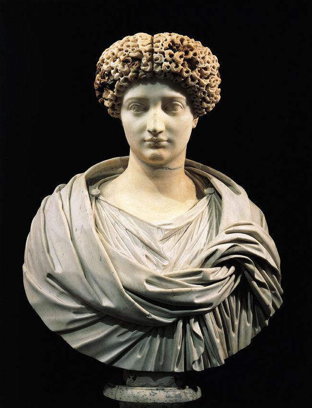 Dochter Julia. 'Augustus voelde zich duidelijk verraden door zijn dochter'