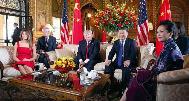 Trump ontmoet de Chinese president Xi Jinping. 'Ik besefte dat de wereld niet zo eenvoudig is', zei Trump achteraf.