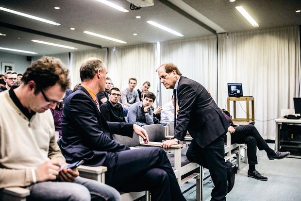 Rectorverkiezingen KU Leuven: op campagne met kandidaten Rik Torfs en Luc Sels