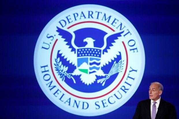 Tijdens zijn tijd aan het roer van DHS was Kelly verantwoordelijk voor een scherpe toename in de uitwijzingen van migranten zonder papieren, met en zonder strafrechterlijk verleden. 