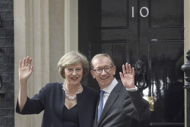 Theresa May en haar echtgenoot voor 10 Downing Street