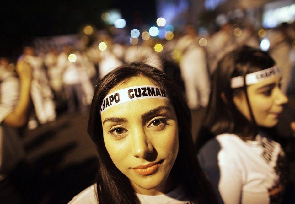 Jonge supporters van Guzman manifesteren