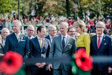 Pieter De Crem (CD&V), Bart De Wever (N-VA), Kris Peeters (CD&V), koning Filip en koningin Mathilde en Geert Bourgeois (N-VA)