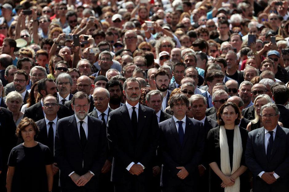 Eind augustus stonden de Spaanse en Catalaanse leiders na de aanslagen in Barcelona nog zij aan zij. Vandaag gunnen ze elkaar het licht in de ogen niet meer. 