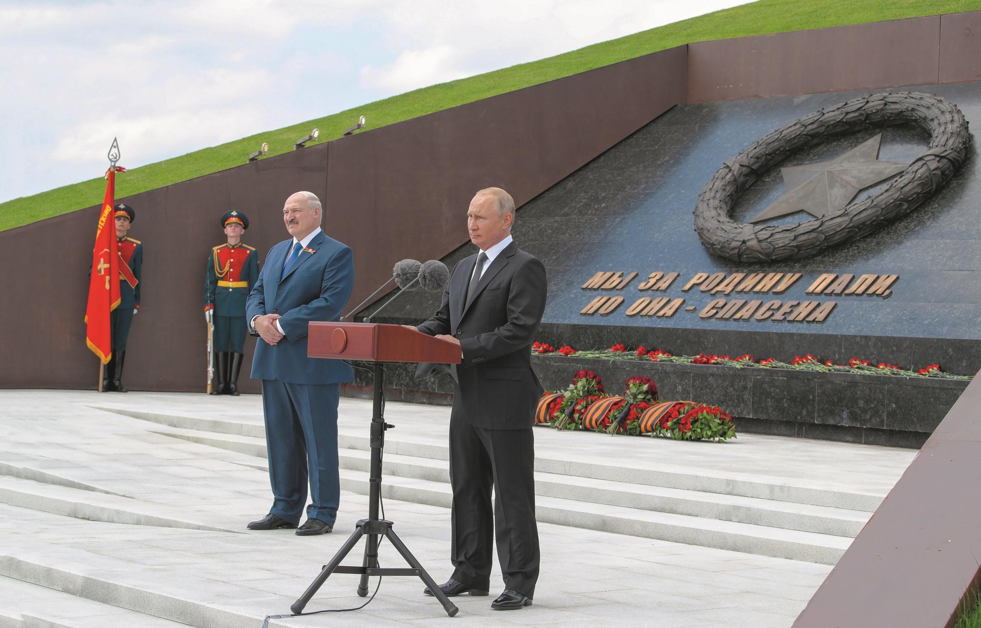 Alexandre Loukachenko est pour Vladimir Poutine un allié difficile, qui résiste à son projet d'union entre les deux Etats.