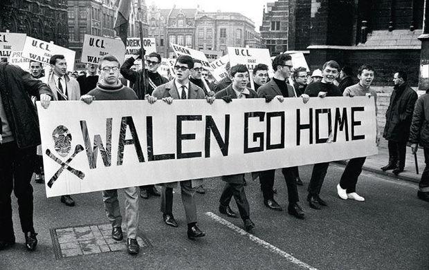 AFFAIRE DE LOUVAIN : En 1968, les manifestants flamands exigent la fermeture de la section francophone de l'UCL. 