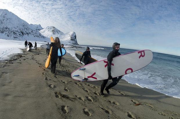 La vague glacée des Lofoten, trésor des surfeurs de l'extrême