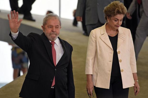L'ancien président du Brésil Luiz Inacio Lula da Silva et la présidente Dilma Rousseff