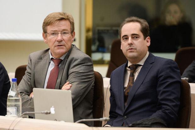 MALSAIN: Mathieu Isenbaert (à droite), ex-chef de cabinet du ministre des Finances Johan Van Overtveldt (N-VA), reconverti en avocat avec des multinationales pour clients. 