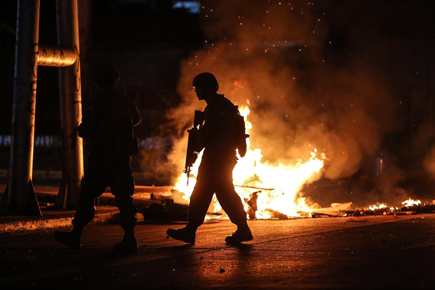 Chili: 7 morts dans les émeutes, le président déclare le pays 