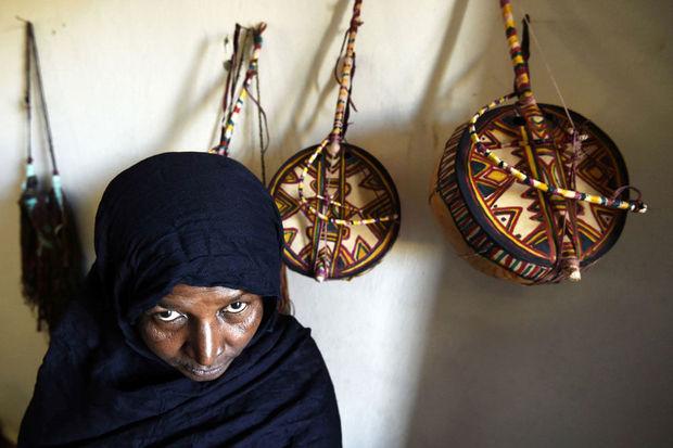 L'imzad, le violon des femmes touareg sauvé de la disparition