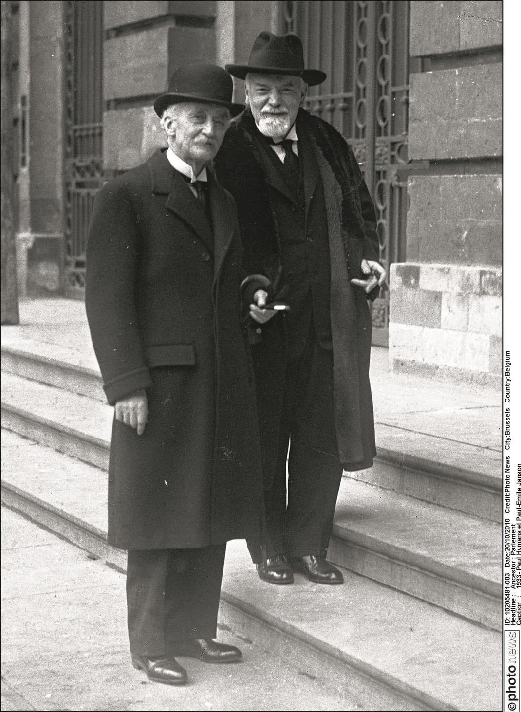 Paul-Emile Janson et Paul Hymans, ici en 1933, siègeront plusieurs fois dans le même gouverment. La carrière politique des libéraux avait commencé... avant leur naissance, lorsque leurs pères dominaient le libéralisme bruxellois