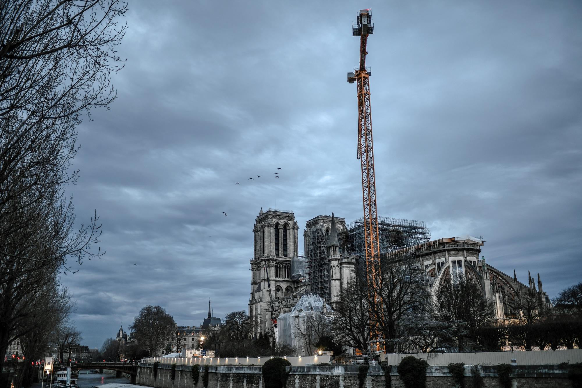 Huit mois après l'incendie, Notre-Dame de Paris reste à sauver