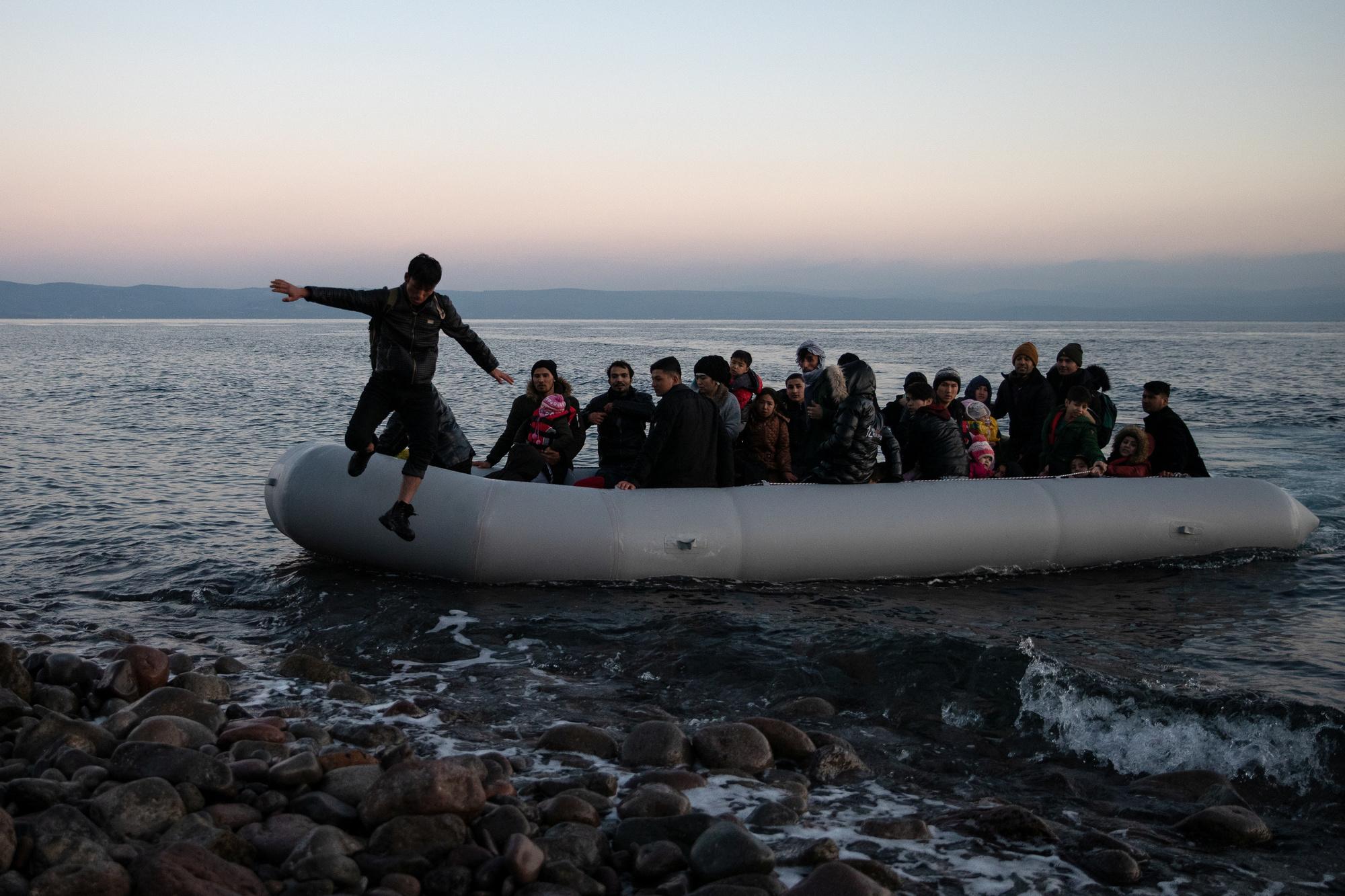Migrants: la guerre des mots et des images entre la Grèce et la Turquie