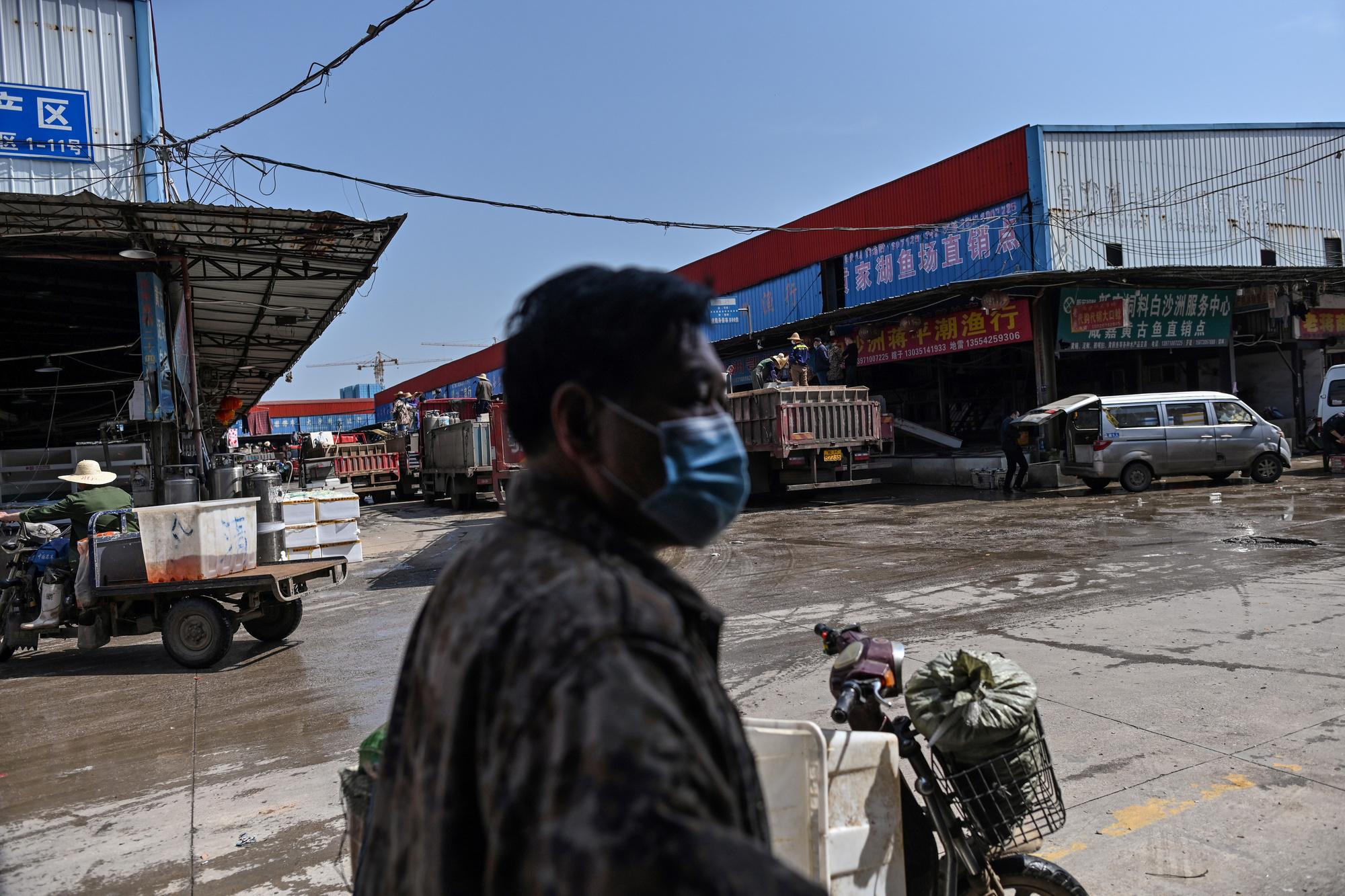 Chine: les sulfureux marchés de Wuhan rouvrent à l'ombre du coronavirus