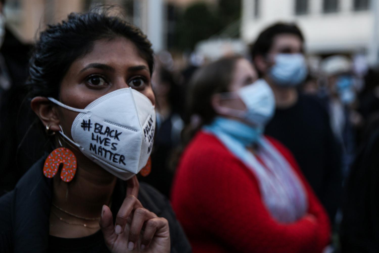 Le rue se mobilise contre le racisme à travers le monde