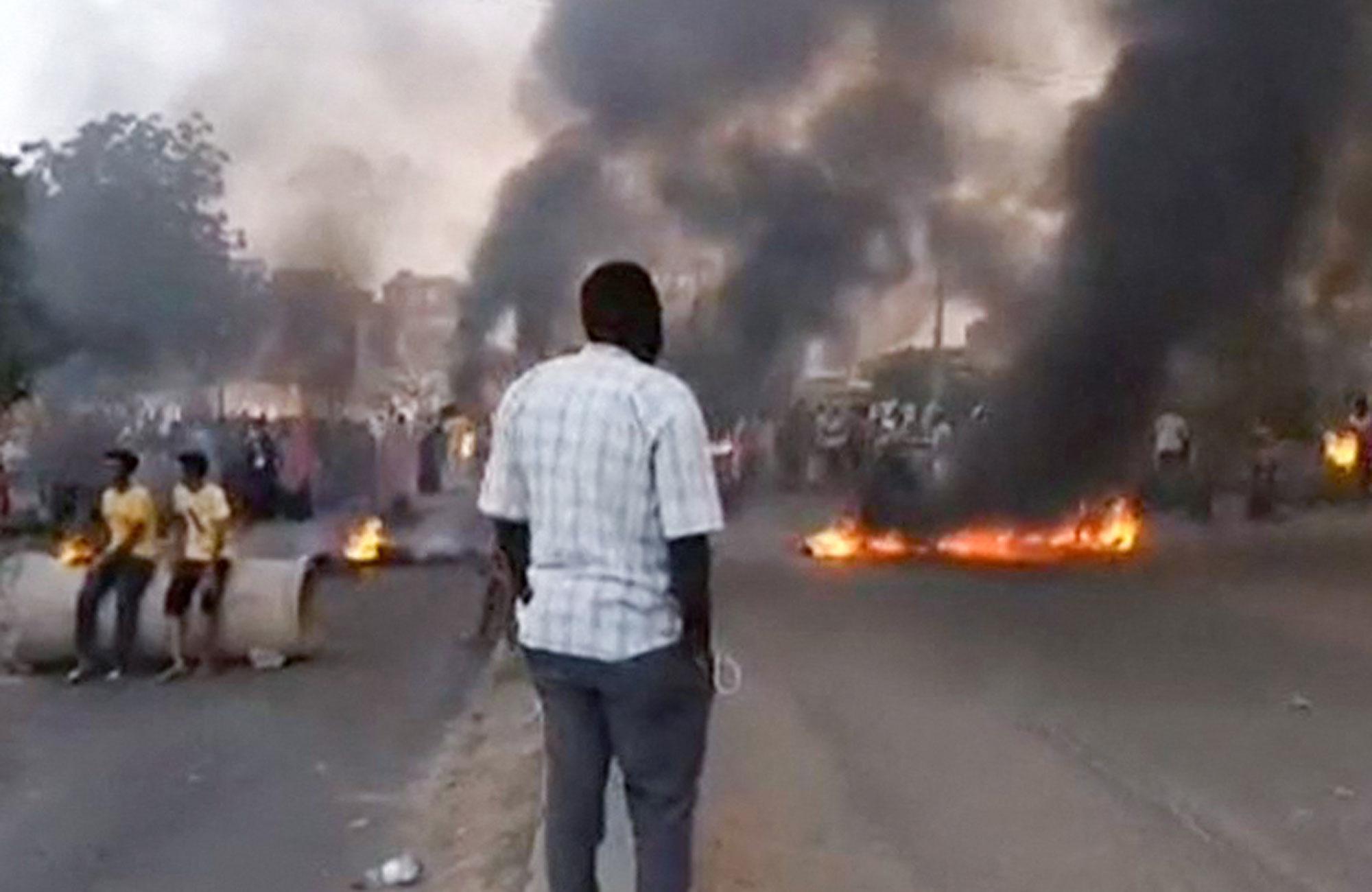 Coup d'Etat Soudan: la rue refuse, la communauté internationale fait pression