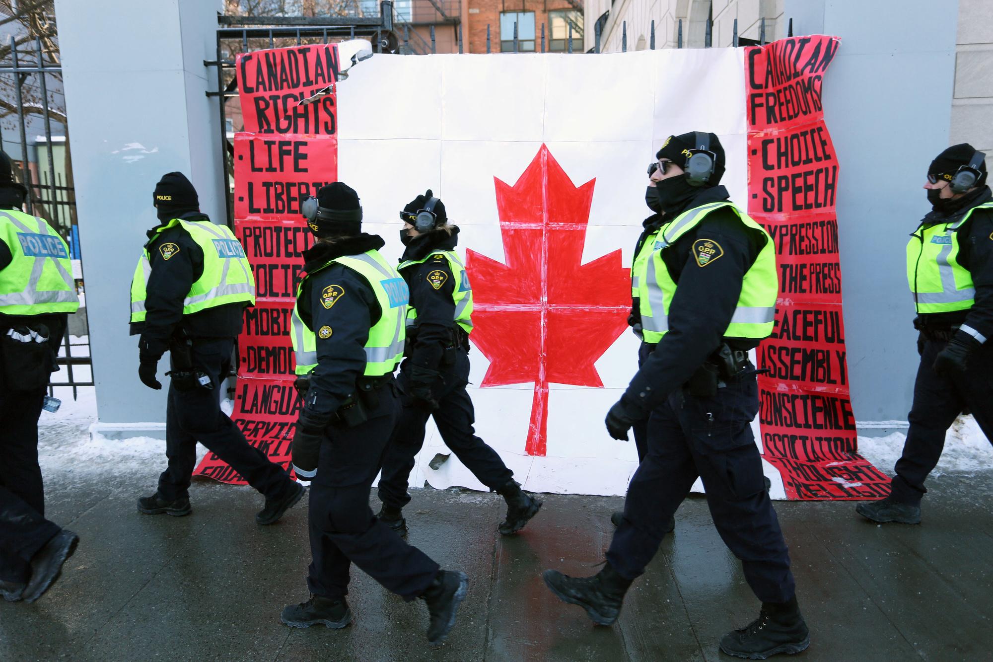 Contestation au Canada: Justin Trudeau monte au front, les manifestants ne désarment pas