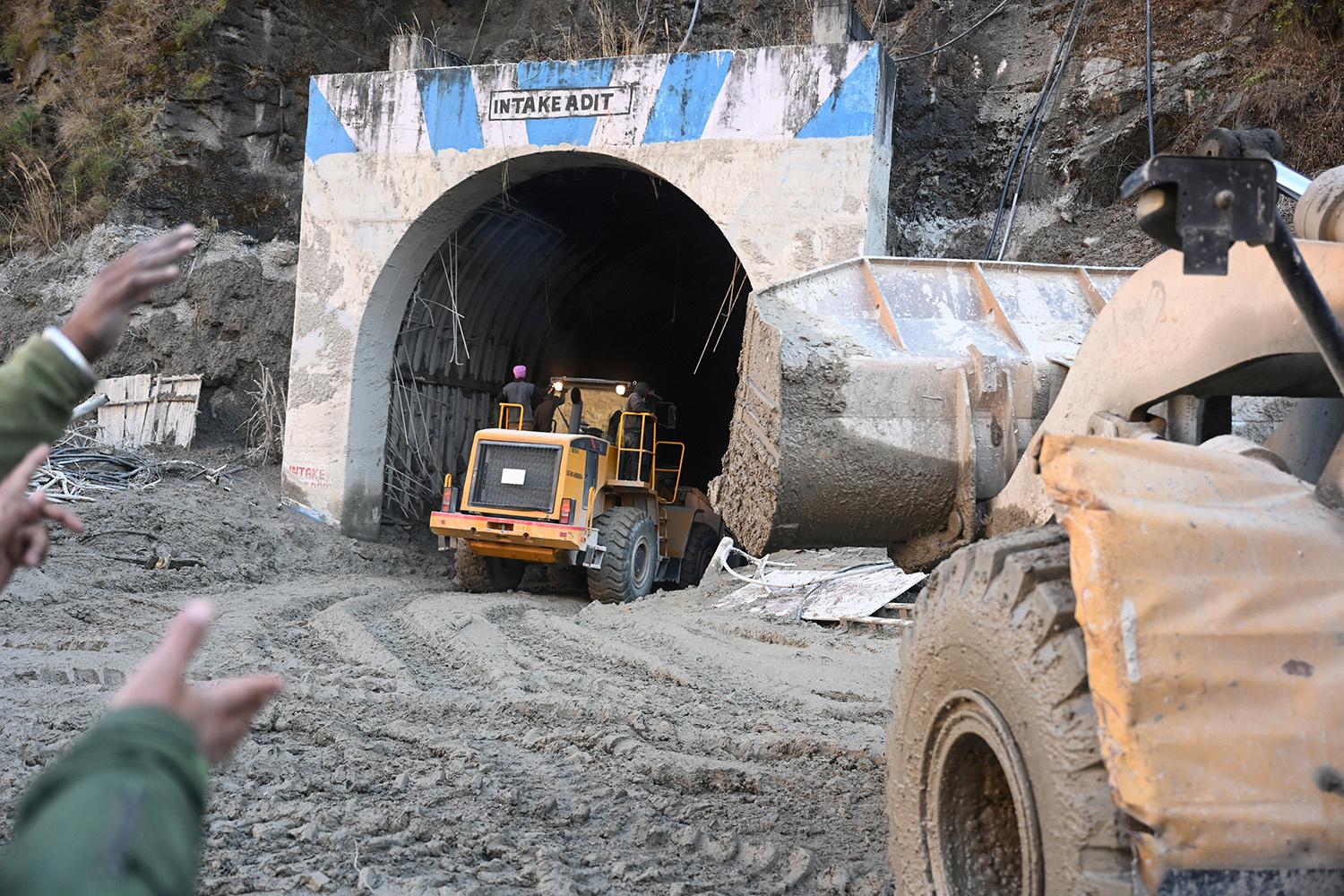 Rupture d'un glacier en Inde: piégés dans un tunnel comme 