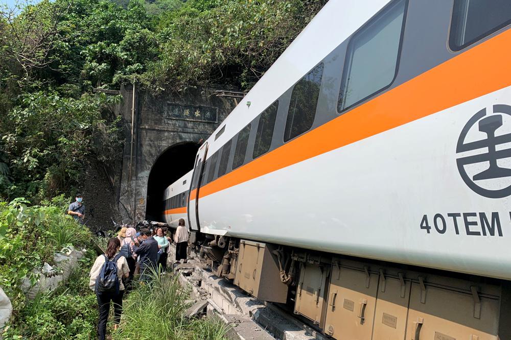 Déraillement d'un train à Taïwan: des dizaines de personnes décédées