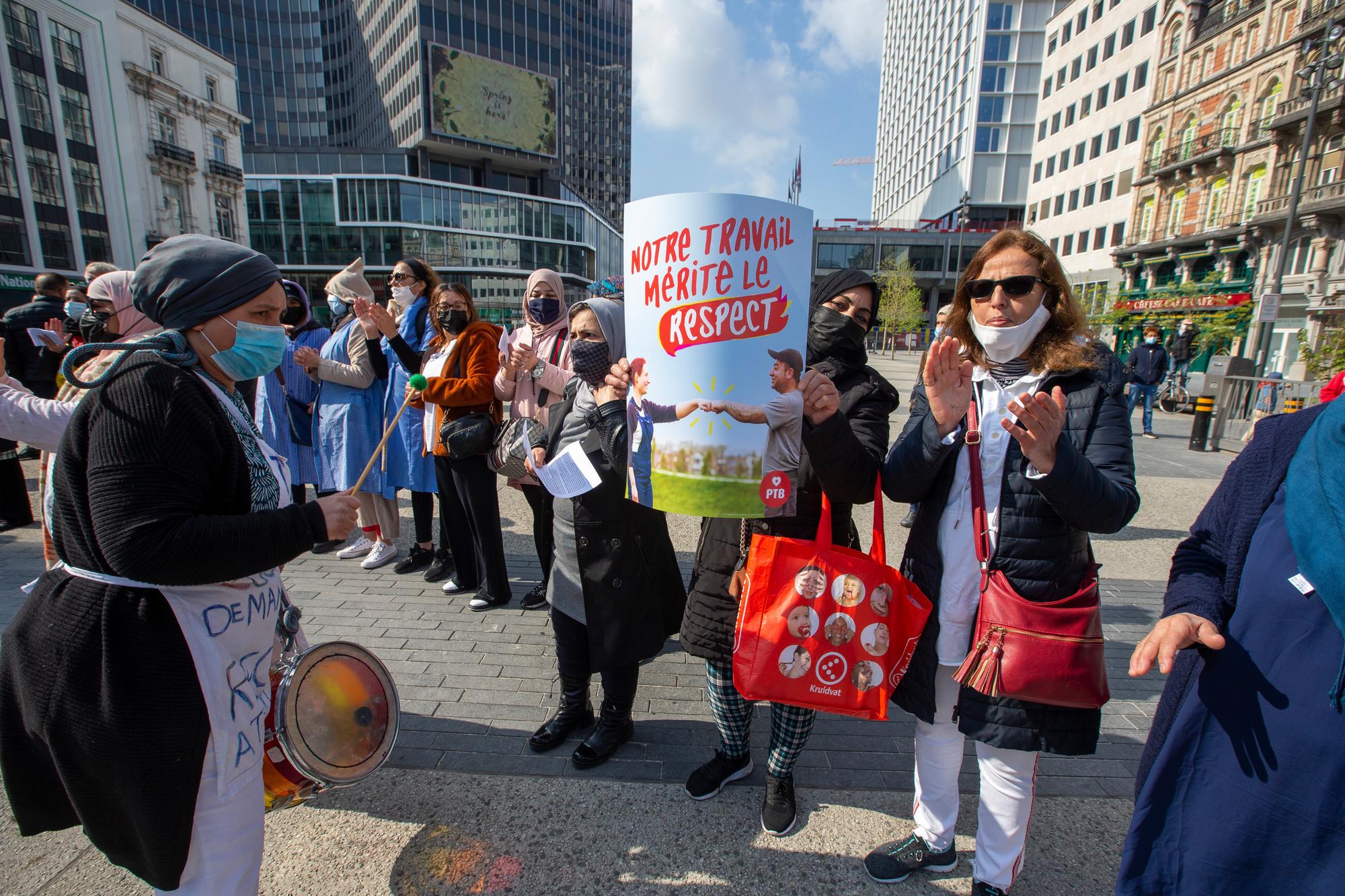 1er Mai: associations et syndicats dans la rue pour dénoncer la gestion de la crise