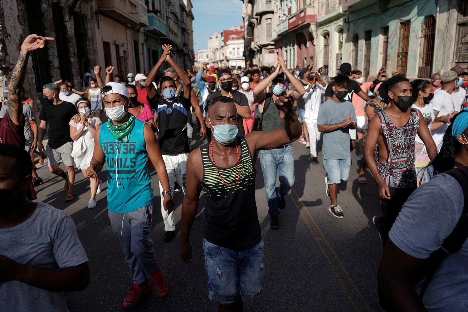 Cuba: manifestation antigouvernementale massive, le président appelle à répliquer