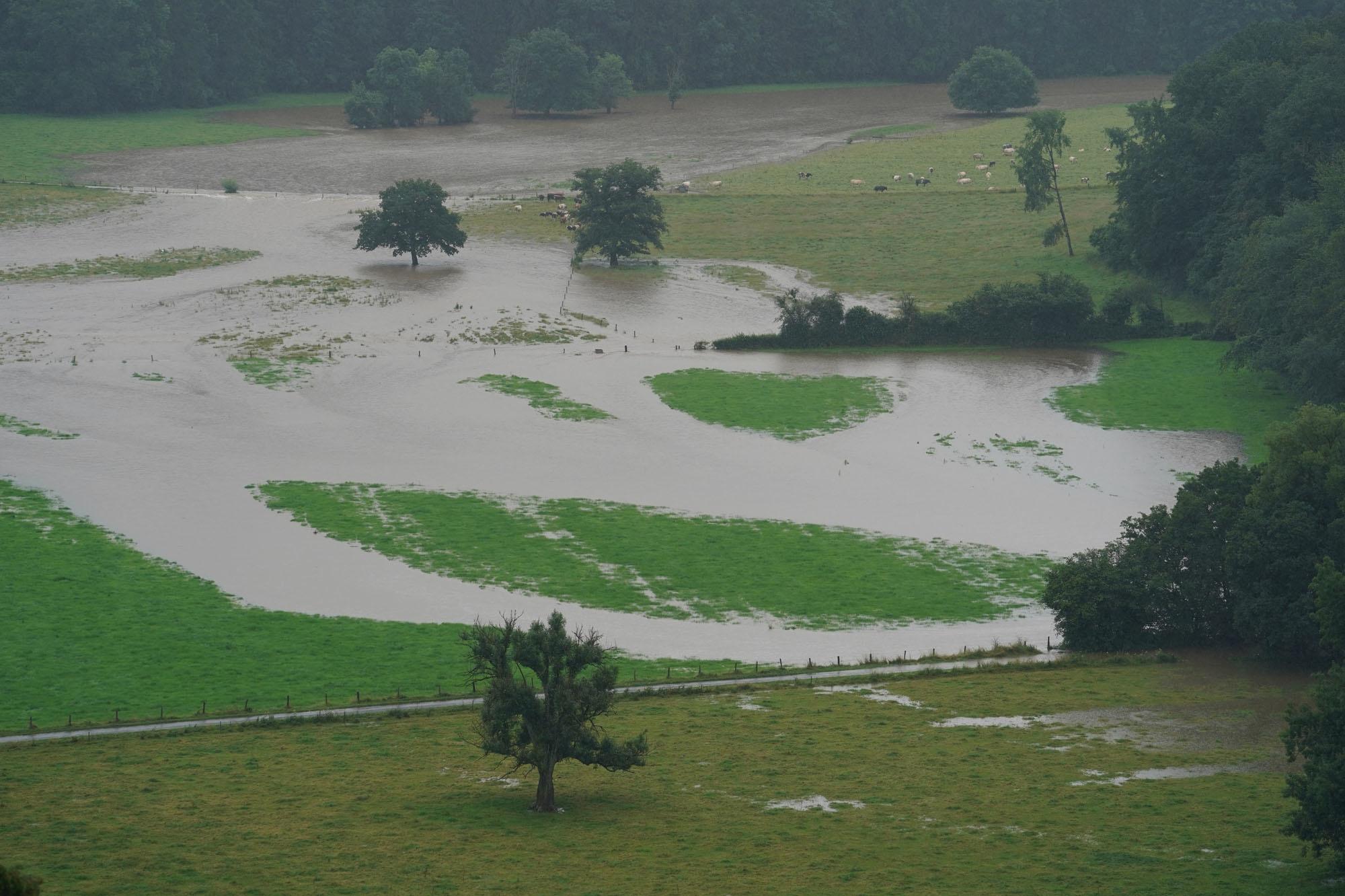 Intempéries: des cours d'eau sont sortis de leur lit, phase de crise dans plusieurs provinces (photos)