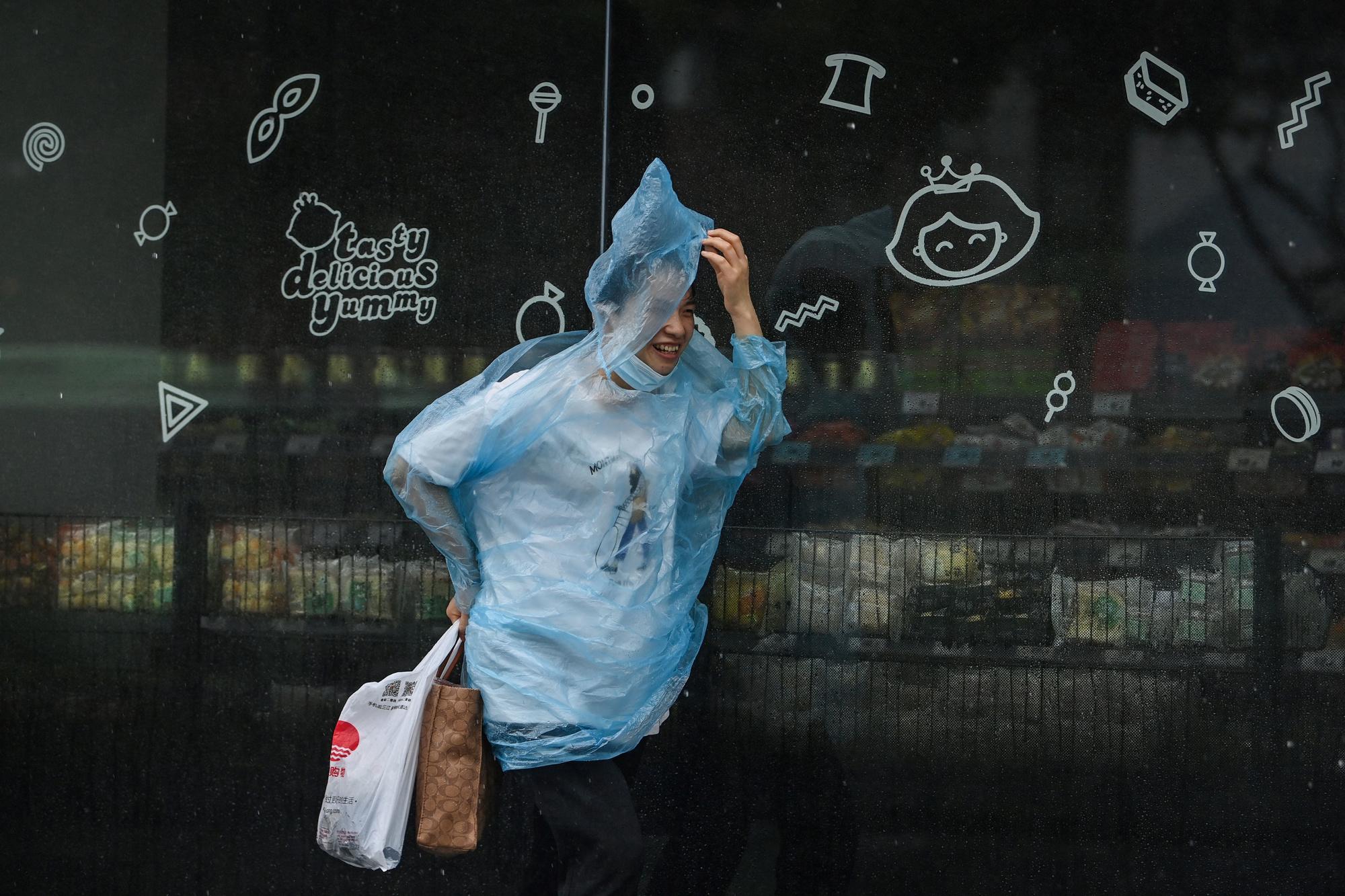 L'est de la Chine balayé par les rafales du typhon In-Fa