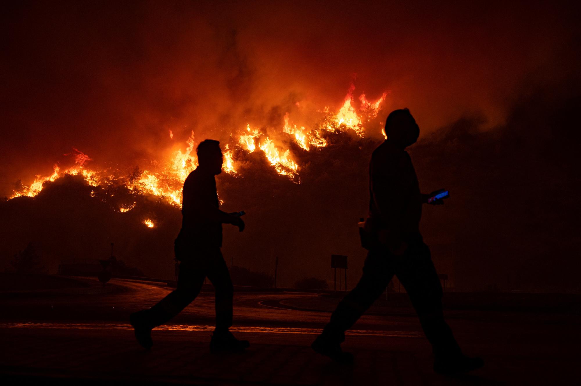 La Turquie et la Grèce bataillent contre le feu