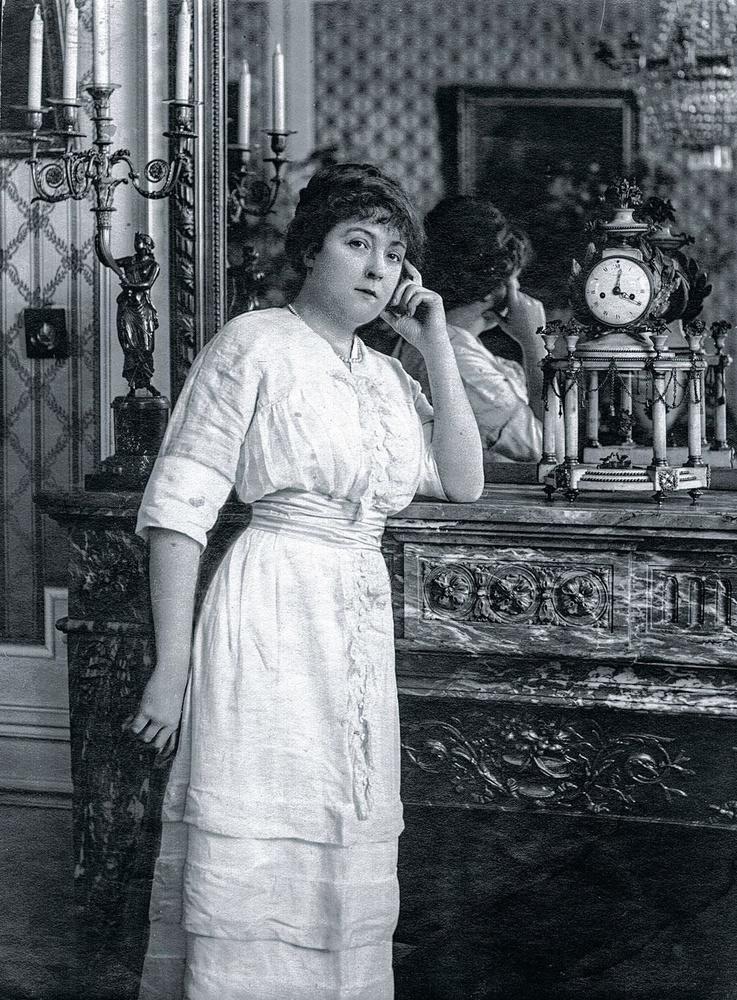 Henriette Raynouard, la seconde épouse de Joseph Caillaux, le ministre français des Finances qui passait aux yeux du Figaro, le journal de droite conservatrice, pour un défaitiste et un aventurier financier.