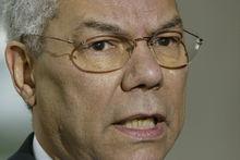 Le secrétaire d'Etat américain, Colin Powell, répond à des questions à propos de la guerre en Irak en 2003.