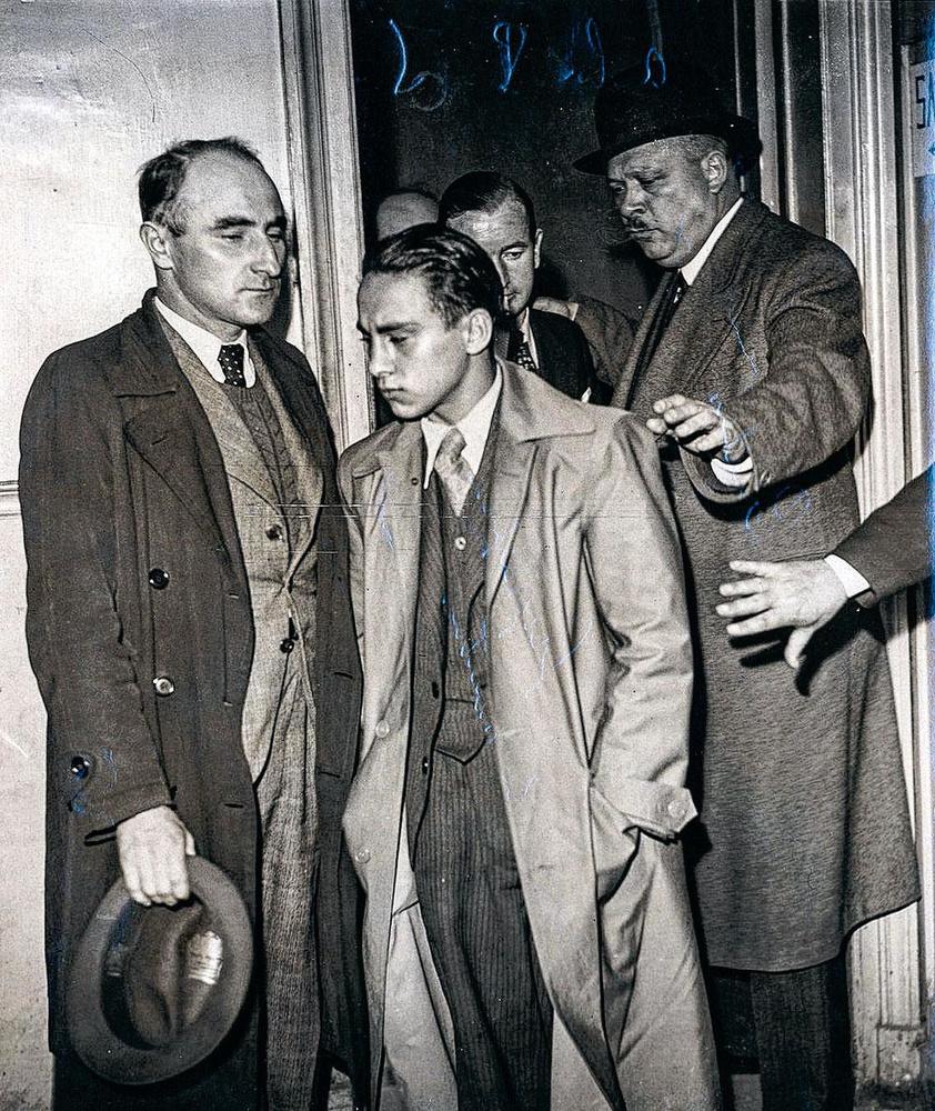 Le 7 novembre 1938, Herschel Grynszpan (au milieu), âgé de 17 ans, un juif d'origine polonaise, a abattu, à Paris, le diplomate allemand Ernst vom Rath. Les nazis ont saisi ce prétexte pour déclencher la nuit de Cristal.