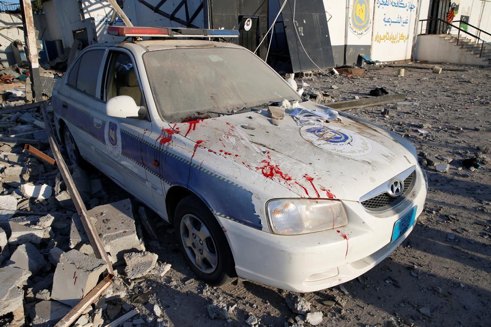 Centre de migrants frappé par une attaque aérienne dans la banlieue de Tajoura à Tripoli, en Libye, le 3 juillet 2019.