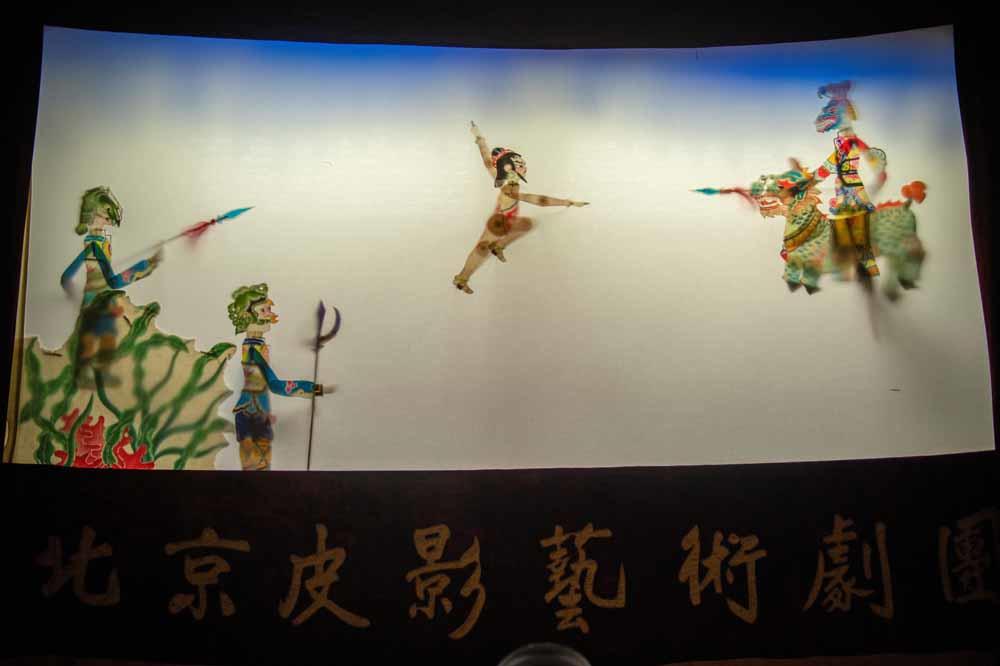 Le théâtre d'ombres noyé dans l'éclat de la Chine moderne (en images)