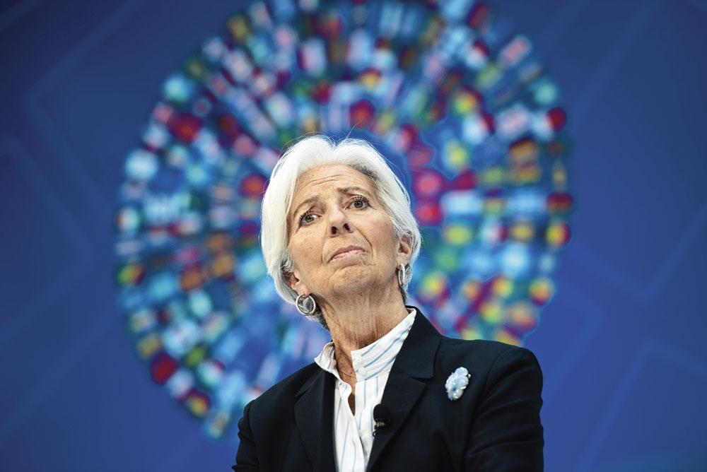 Entourant Josep Borrell, Haut-représentant pour la politique étrangère, Ursula von der Leyen, présidente  de la Commission européenne, et Christine Lagarde, présidente de la Banque centrale européenne :  pour la première fois dans l'histoire de l'Union, des femmes ont été désignées à ces fonctions de haut niveau.