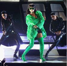 Rihanna verrast met ode aan Lil' Kim op iHeartRadio