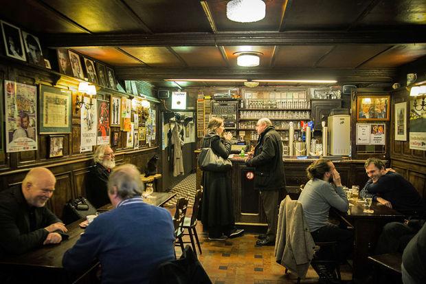 Waar bollekes naar meer smaken: 8 bruine cafés in Antwerpen