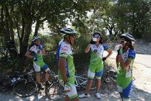 In de zomervakantie fietste Te Gek!? samen met enkele jongeren, waaronder Saya en Lies, stukken uit de Tour de France. 