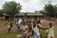 Schoolkinderen in Assinzé, Ivoorkust
