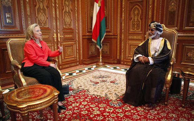 Hillary Clinton ontmoette Sultan Qaboos bin Sa'id in het paleis in Muscat (October 19, 2011) 