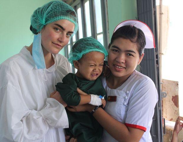 Fotomodel Daphne Velghe op humanitaire missie in Myanmar: 