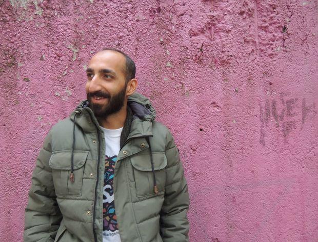 Bilal Abbas, bezieler van opstartend videokanaal Masala vzw: 'Laat ons de problemen binnen onze gemeenschap kritisch aankaarten. Daarna kunnen we samenwerken. Vrouwenissues laat je toch ook niet exclusief oplossen door mannen?'